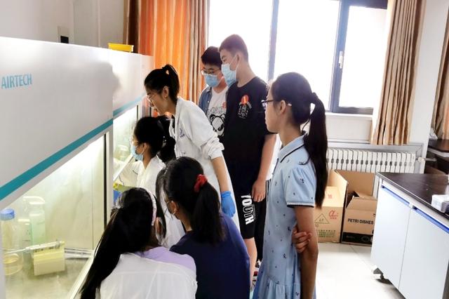 服务地方 青岛即墨实验中学师生走进微生物技术国家重点实验室 山东大学 青岛