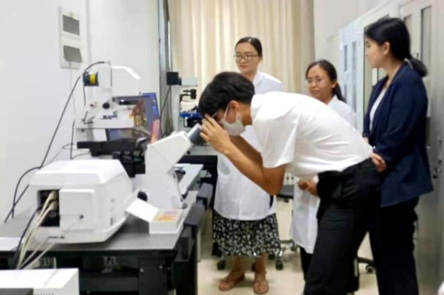 服务地方 青岛墨尔文中学走进微生物技术国家重点实验室 山东大学青岛校区 服务地方 青岛墨尔文中学走进微生物技术国家重点实验室 山东大学青岛校区