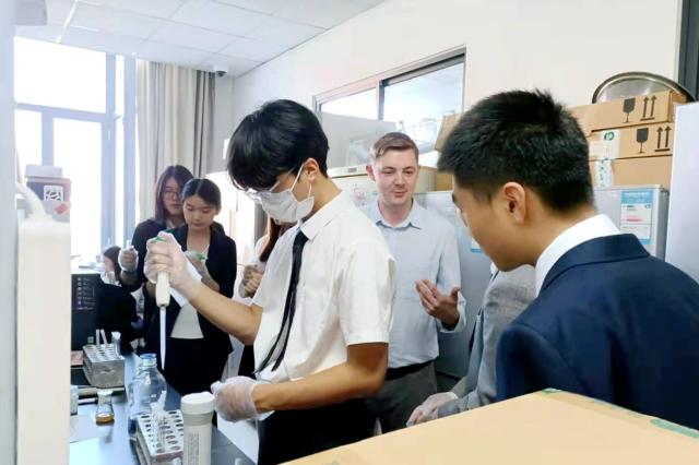 服务地方 青岛墨尔文中学走进微生物技术国家重点实验室 山东大学青岛校区 服务地方 青岛墨尔文中学走进微生物技术国家重点实验室 山东大学青岛校区